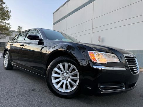 Used 2014 Chrysler 300 RWD image 6