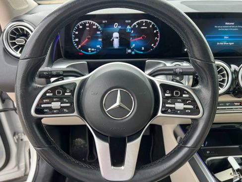 Used 2023 Mercedes-Benz GLB 250 4MATIC w/ Premium Package image 24