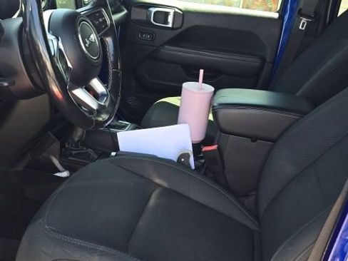 Used 2019 Jeep Wrangler Unlimited Sahara image 5