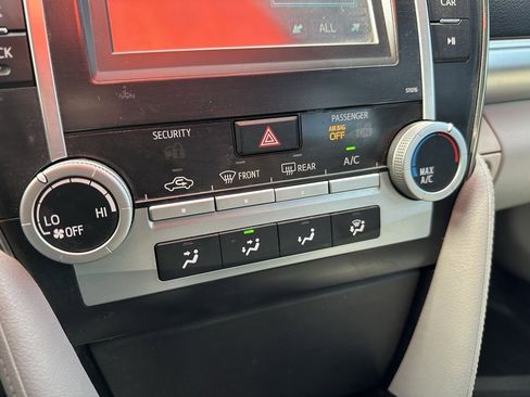 Used 2013 Toyota Camry L image 25