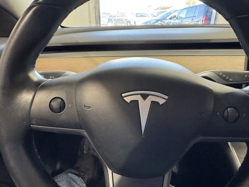 Used 2018 Tesla Model 3 Mid Range RWD image 17