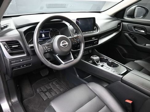 Used 2024 Nissan Rogue SV w/ SV Premium Package FWD image 12