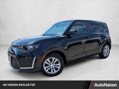 Used 2023 Kia Soul LX FWD image 1