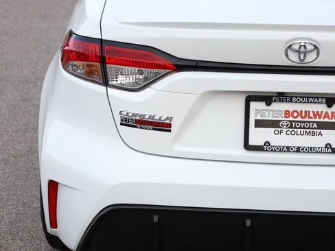 Used 2025 Toyota Corolla SE image 18