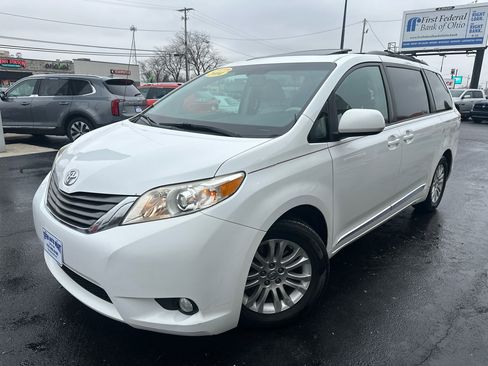 Used 2014 Toyota Sienna XLE image 43