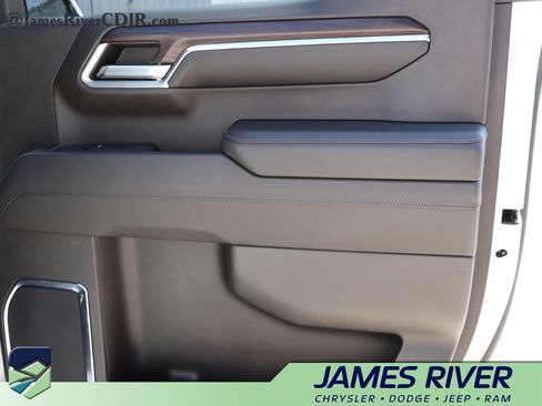 Used 2024 GMC Sierra 1500 SLT AWD/4WD image 11