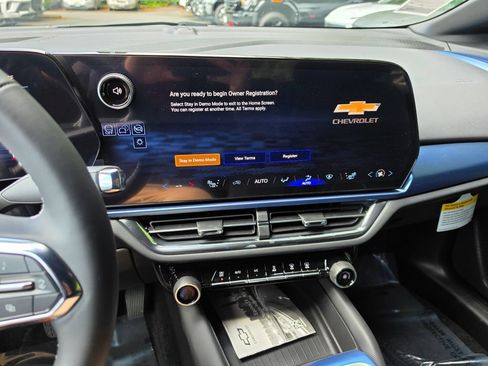 New 2026 Chevrolet Equinox EV LT AWD/4WD image 24