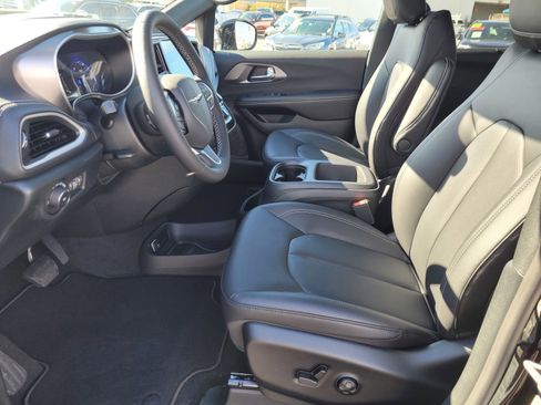 New 2026 Chrysler Pacifica Select FWD image 12