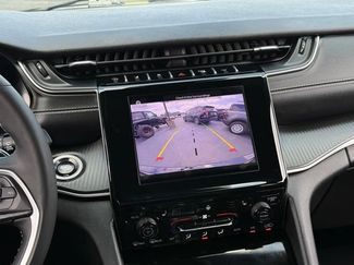 Used 2025 Jeep Grand Cherokee Altitude AWD/4WD video 3