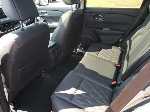 New 2026 Nissan Rogue Platinum w/ Platinum Premium Package image 17