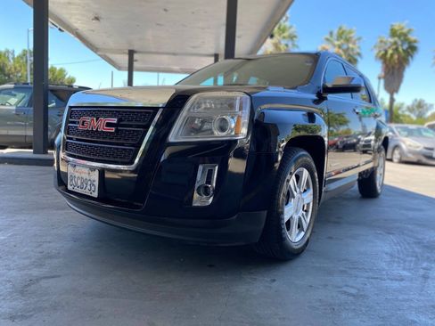 Used 2015 GMC Terrain SLE w/ Convenience Package FWD image 2