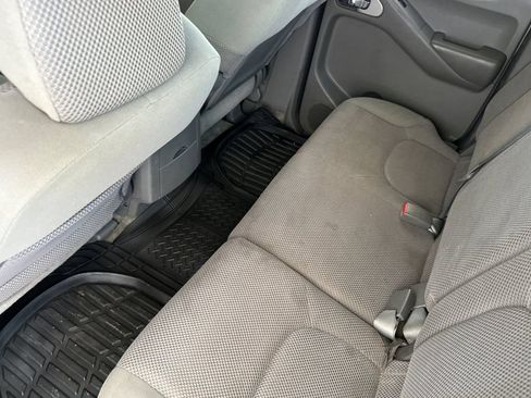 Used 2013 Nissan Frontier SV AWD/4WD image 12
