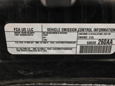 Used 2024 Chrysler Pacifica Limited FWD image 27