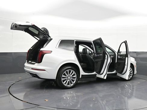 Used 2020 Cadillac XT6 Premium Luxury AWD/4WD image 36
