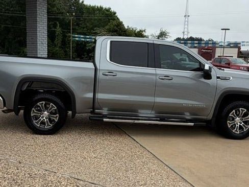 Certified 2023 GMC Sierra 1500 SLE RWD image 2