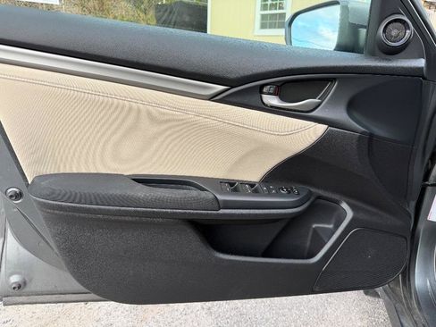Used 2019 Honda Civic EX image 11