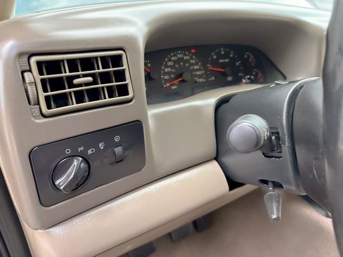 Used 2003 Ford F250 XLT AWD/4WD image 21
