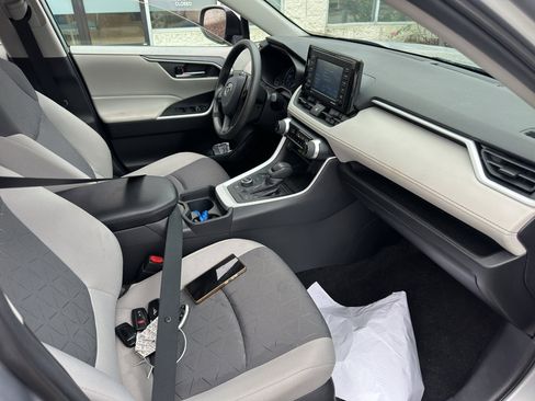 Used 2021 Toyota RAV4 XLE AWD/4WD image 10