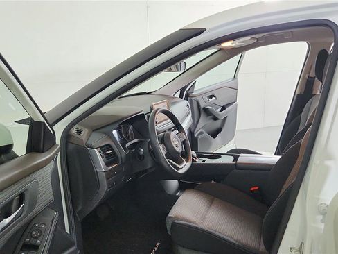 Used 2023 Nissan Rogue SV FWD image 9