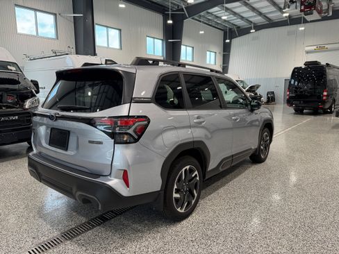 Used 2025 Subaru Forester Touring AWD/4WD image 6