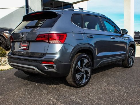 Used 2024 Volkswagen Taos SE w/ Panoramic Sunroof Package image 6