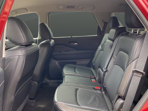 Used 2024 Nissan Pathfinder SL AWD/4WD image 23