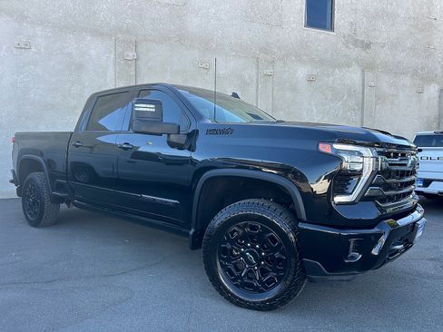 Used 2024 Chevrolet Silverado 2500 High Country w/ High Country Premium Package AWD/4WD image 1