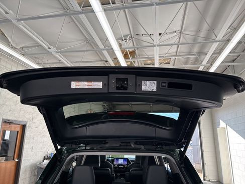 Used 2024 Toyota Highlander Platinum image 12