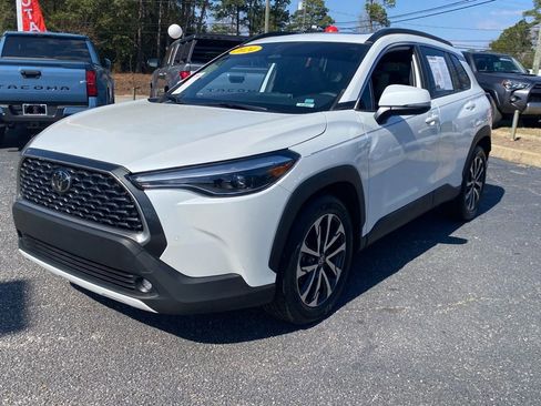 Used 2024 Toyota Corolla Cross XLE w/ Convenience Package image 2