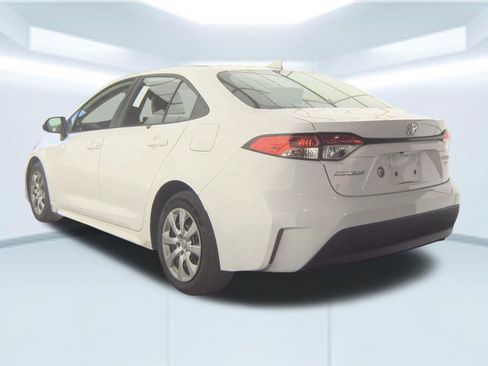 Used 2024 Toyota Corolla LE FWD image 4