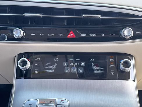 Used 2026 Genesis GV70 2.5T Select image 23