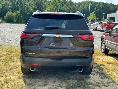 Used 2022 Chevrolet Traverse LT FWD image 7