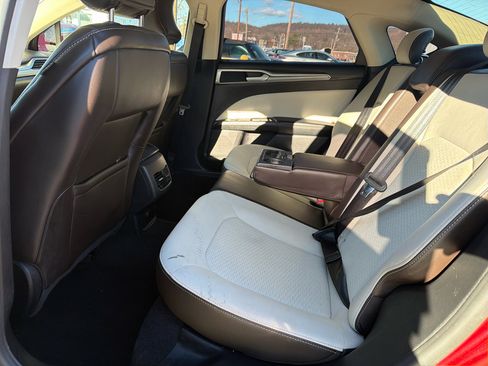 Used 2019 Ford Fusion SE w/ Equipment Group 151A image 21