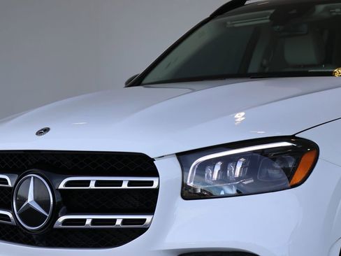 Used 2023 Mercedes-Benz GLS 450 4MATIC image 11