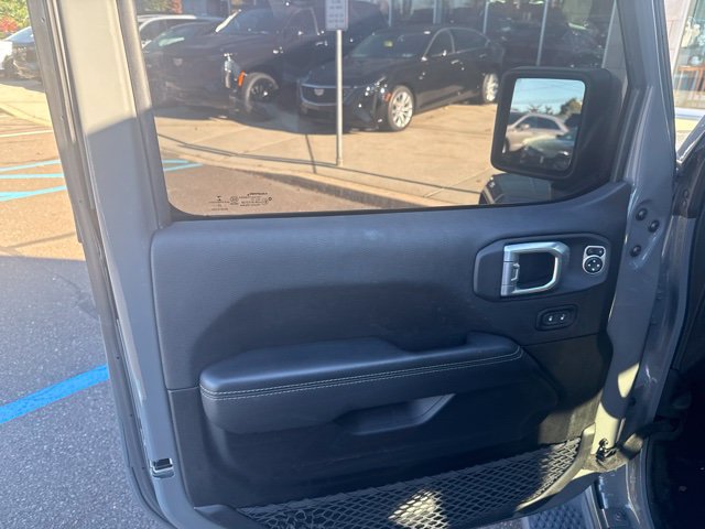 Used 2022 Jeep Wrangler Unlimited Sahara AWD/4WD image 13
