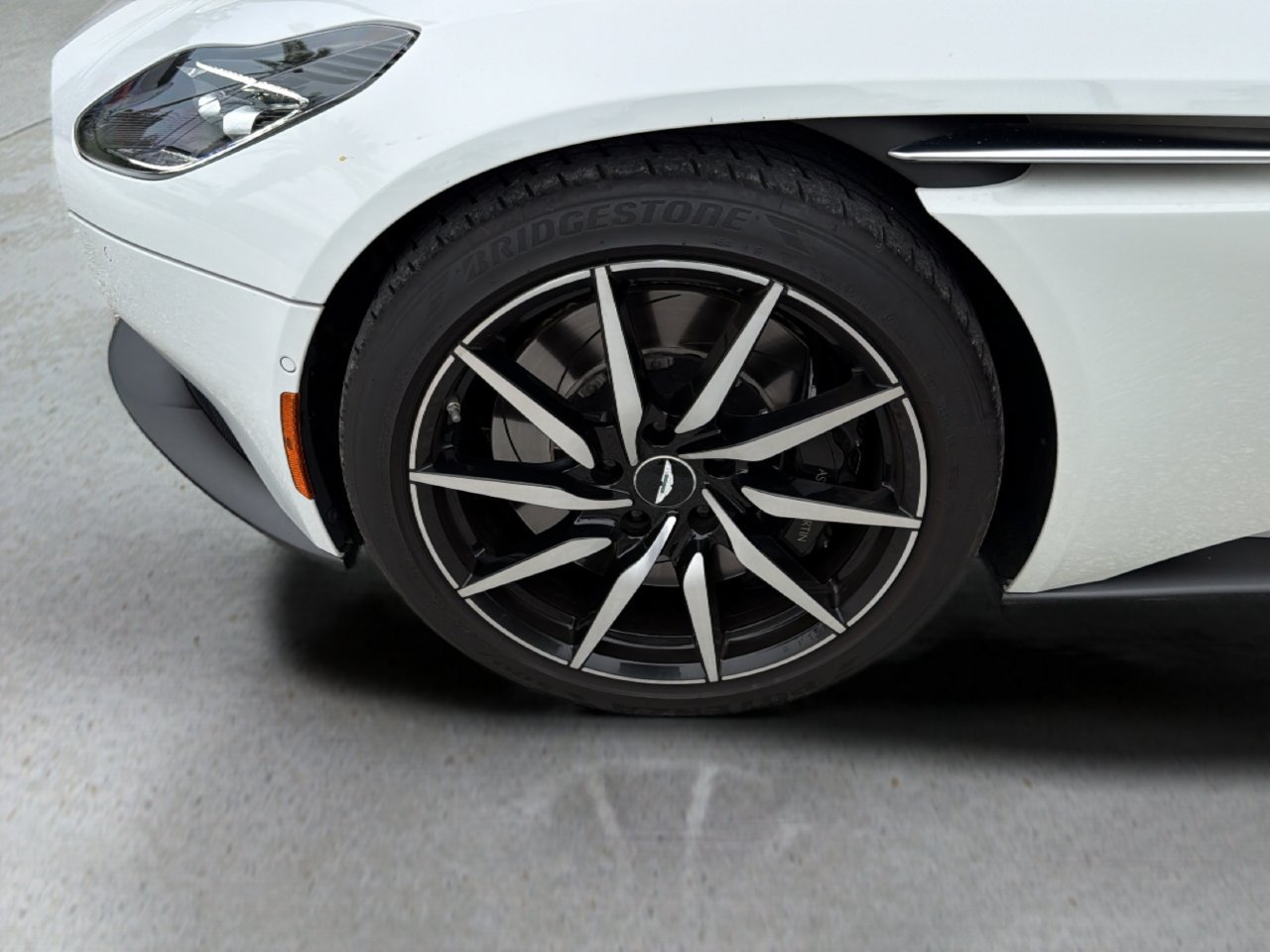 Used 2020 Aston Martin DB11 Volante RWD image 29