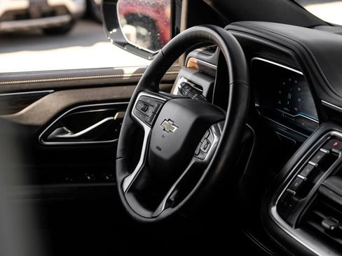 Used 2024 Chevrolet Suburban Premier image 8