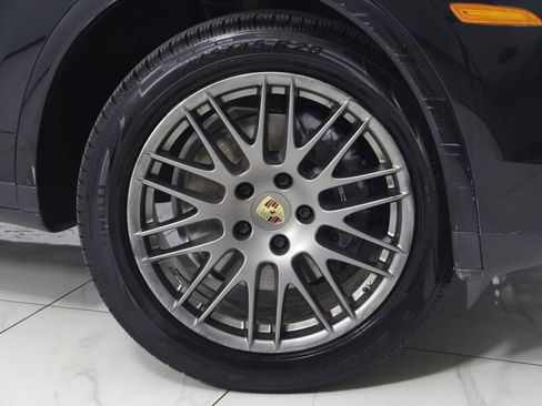 Used 2017 Porsche Cayenne Platinum Edition AWD/4WD image 16