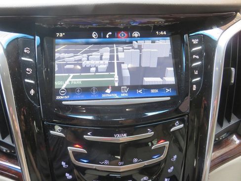Used 2015 Cadillac Escalade Luxury AWD/4WD image 17