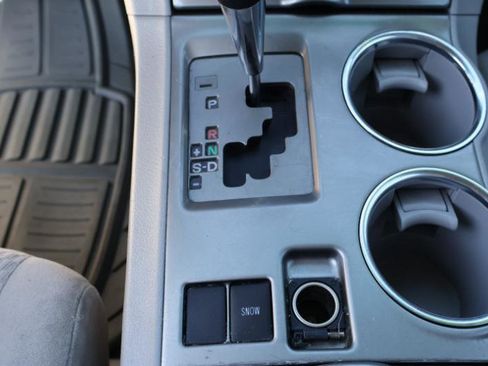 Used 2010 Toyota Highlander 2WD image 14