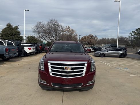Used 2018 Cadillac Escalade Premium Luxury image 2