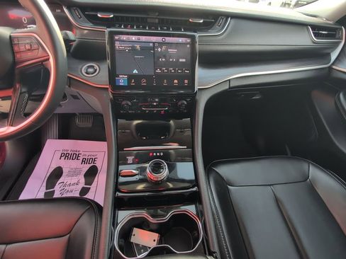 Used 2023 Jeep Grand Cherokee L Limited w/ Black Appearance Package image 17