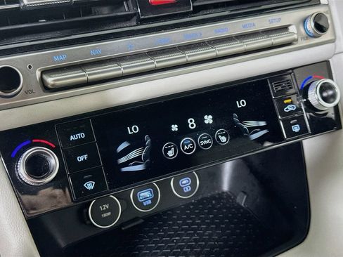 Used 2025 Genesis G70 2.5T RWD image 27