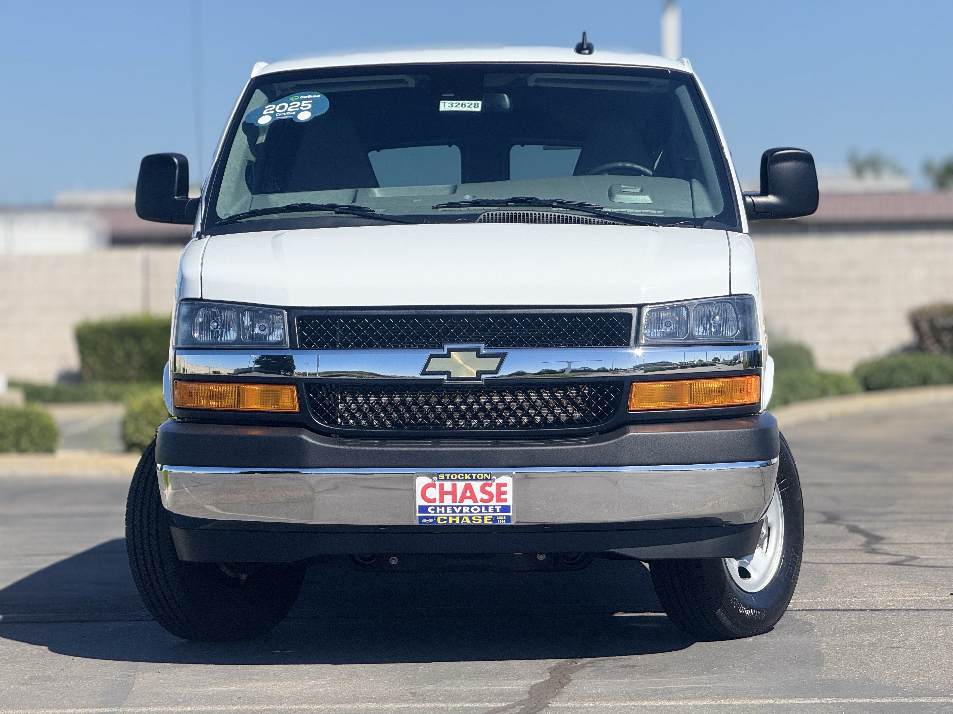 Certified 2025 Chevrolet Express 3500 LT w/ LT Preferred Equipment Group RWD image 2