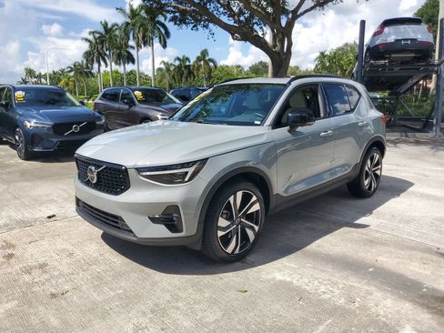 Certified 2024 Volvo XC40 B5 Plus AWD/4WD image 3