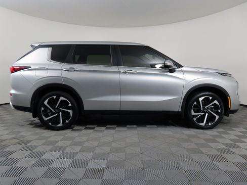 Used 2024 Mitsubishi Outlander SE image 43