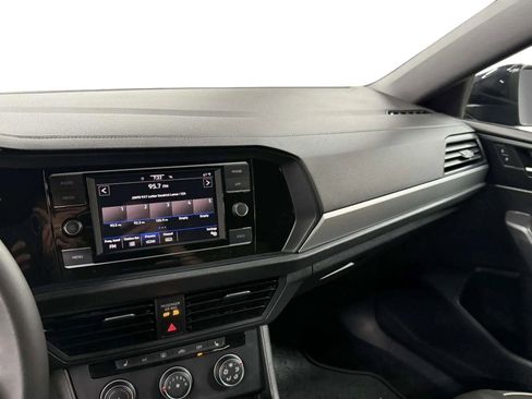 Used 2024 Volkswagen Jetta Sport image 14