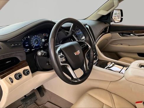 Used 2019 Cadillac Escalade ESV Luxury AWD/4WD image 12