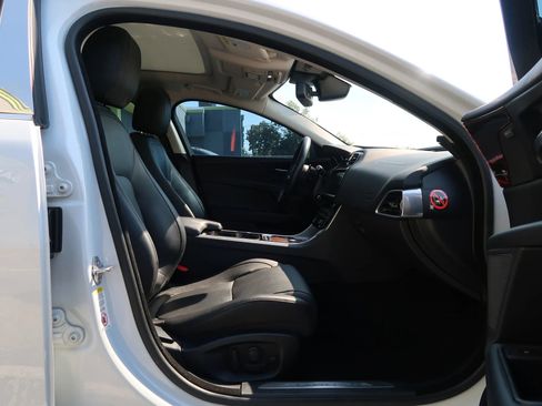 Used 2017 Jaguar XE First Edition image 23