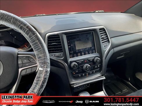 Used 2018 Jeep Grand Cherokee Altitude AWD/4WD image 9